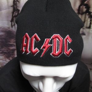 Черна зимна плетена рок шапка AC/DC с наситено червено бродирано лого и бял контур