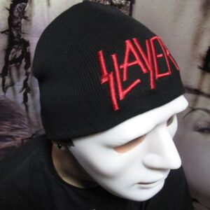 Черна зимна шапка Slayer с червено бродирано лого - Hover Image