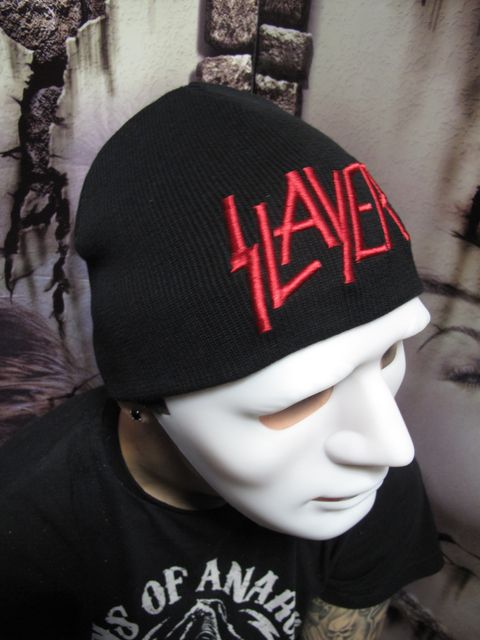 Черна зимна шапка Slayer с червено бродирано лого - Image 2