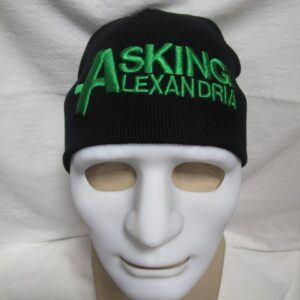 Зимна черна шапка Asking Alexandria със зелено лого върху бял манекен
