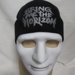 Зимна черна шапка Bring Me The Horizon със сребриста бродерия върху бял манекен