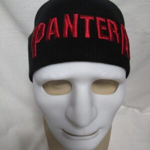 Черна зимна шапка на Pantera с наситено червено бродирано лого на челото