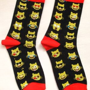Черни памучни чорапи с жълти емоджи котки и червени ластици Heaven Socks размер 35-40