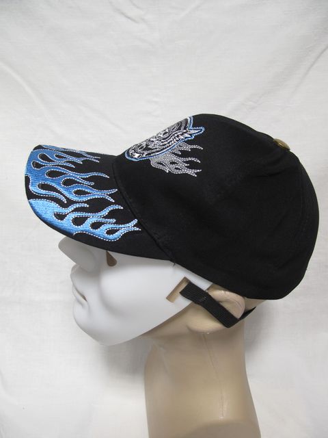 Мъжка шапка с козирка с череп и сини пламъци Rocker Style - Image 3