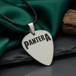 Метален медальон с логото на Pantera в черен цвят на черна връв