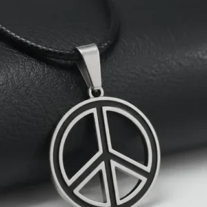 Малък стоманен медальон със символа Peace върху черна кожа