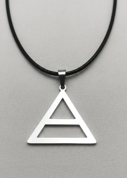 Медальон със символа Триада на 30 Seconds to Mars от медицинска стомана върху черна кожа