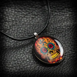 Овален метален медальон със захарен череп Sugar Skull с цветни орнаменти