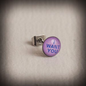Стоманена обеца за ухо с надпис I WANT YOU