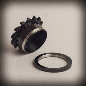 Голям стоманен флеш 18 мм – Черен мат с кръст и зъбци - Hover Image