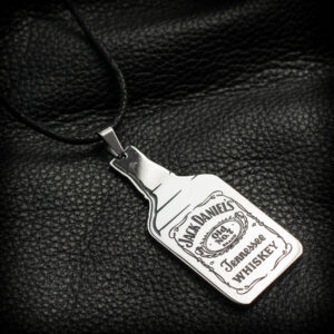 Стоманен медальон Jack Daniel's Бутилка на черен фон
