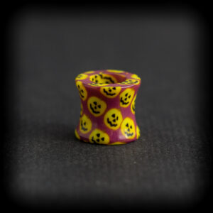 Акрилен флеш 10 мм с дизайн на усмихнати тикви върху лилав фон - Hover Image