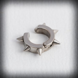 обеца за хрущял без дупка със шипове от медицинска стомана ear cuff