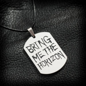 Унисекс медальон на Bring Me The Horizon от медицинска стомана върху черна кожа