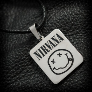 Стоманен медальон Nirvana със Smiley Face лого върху черна кожа