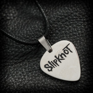 Медальон перце с логото на Slipknot от медицинска стомана върху черна кожа