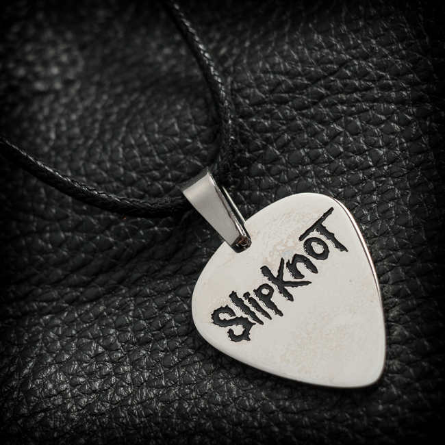 Медальон перце с логото на Slipknot от медицинска стомана върху черна кожа