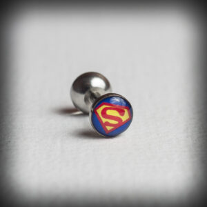 Стоманена обеца имитация на флеш с логото на Superman