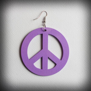 Розова дървена обеца за ухо с хипи знак Peace