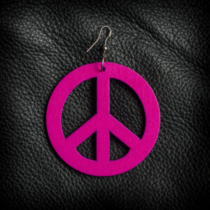 Цикламена дървена обеца с хипи знак Peace - Hover Image