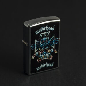 Хромирана zippo запалка на Motorhead с дизайн Snaggletooth и Железен кръст