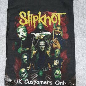 Черна текстилна мешка на групата Slipknot с маскирани членове и жълто лого