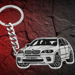 Сребрист метален ключодържател със силует на BMW X5 M50d от стомана