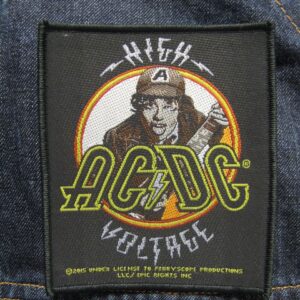 Оригинална везана нашивка на AC/DC от албума High Voltage върху тъмен деним.