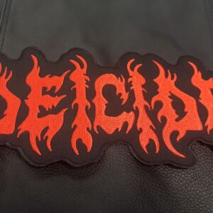 Бродирана нашивка за гръб Deicide с червено лого.