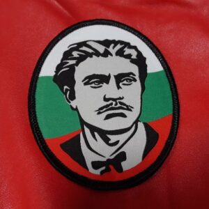 Везана нашивка с лика на Васил Левски на фона на българското знаме.