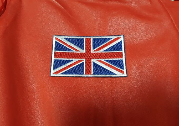 Везана нашивка с британското знаме Union Jack в червено, бяло и синьо.
