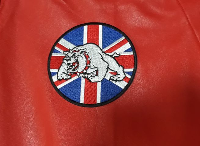 Кръгла везана нашивка с булдог върху британското знаме Union Jack.