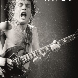 Черно-бял плакат за стена AC/DC с Angus Young свирещ на китара по време на концерт