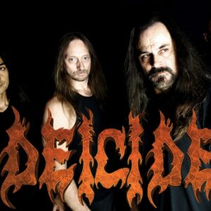 Плакат за стена Deicide с членовете на групата на черен фон и голямо огнено лого