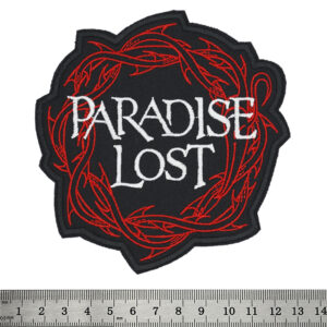 Бродирана нашивка Paradise Lost с бяло лого и червен трънен венец върху черен фон.