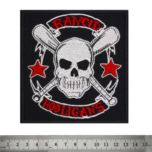 Голяма бродирана нашивка Rancid Hooligans с череп, кръстосани бухалки и червени звезди.