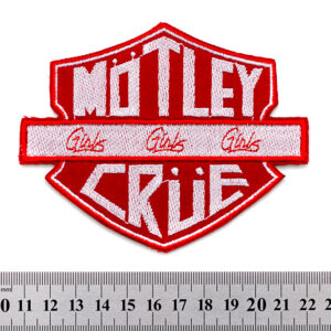 Бродирана нашивка Motley Crue в червено и бяло с форма на щит и надпис Girls Girls Girls.