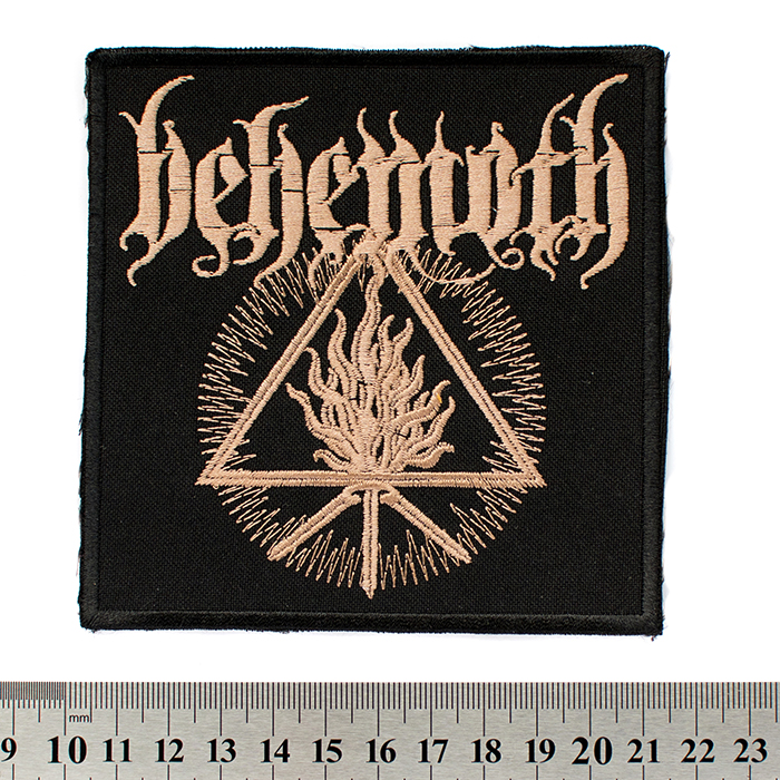 Бродирана нашивка Behemoth Furor Divinus с квадратен дизайн за метъл елек или яке.