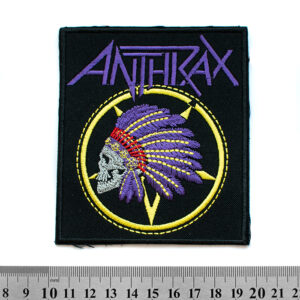 Бродирана нашивка на Anthrax за елек с логото на групата в червен и бял цвят.