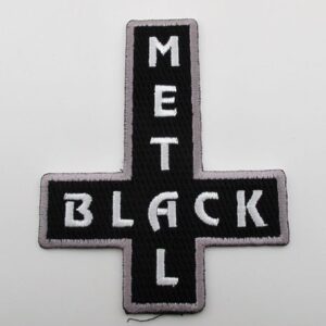 Бродирана нашивка Black Metal с обърнат кръст и сив кант за рок яке.