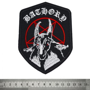 Черна бродирана нашивка Bathory с козел и червен пентаграм за метъл яке.