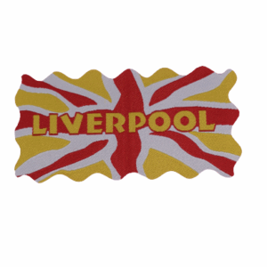 Бродирана емблема за дрехи Liverpool с жълт надпис върху фон от британския флаг Union Jack.