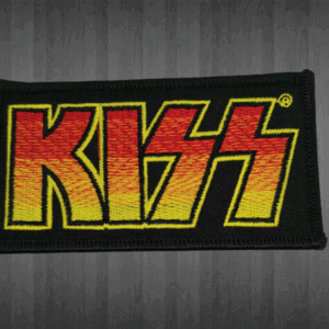 Бродирана нашивка за яке KISS с огнено лого и жълт кант.