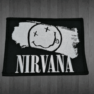 Бродирана нашивка NIRVANA с усмихнато лице и надпис на черен фон.
