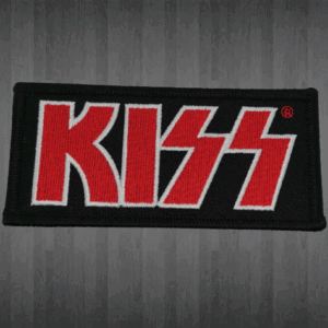Нашивка KISS лого червено бродирана правоъгълна
