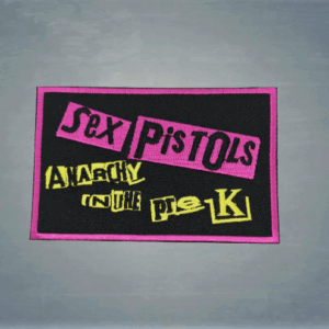 Нашивка Sex Pistols, оригинален пач с розов надпис Sex Pistols и жълт текст Anarchy in the UK върху черна основа.
