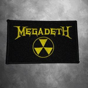 Черна текстилна нашивка Megadeth с жълто бродирано лого и знак за радиоактивност.