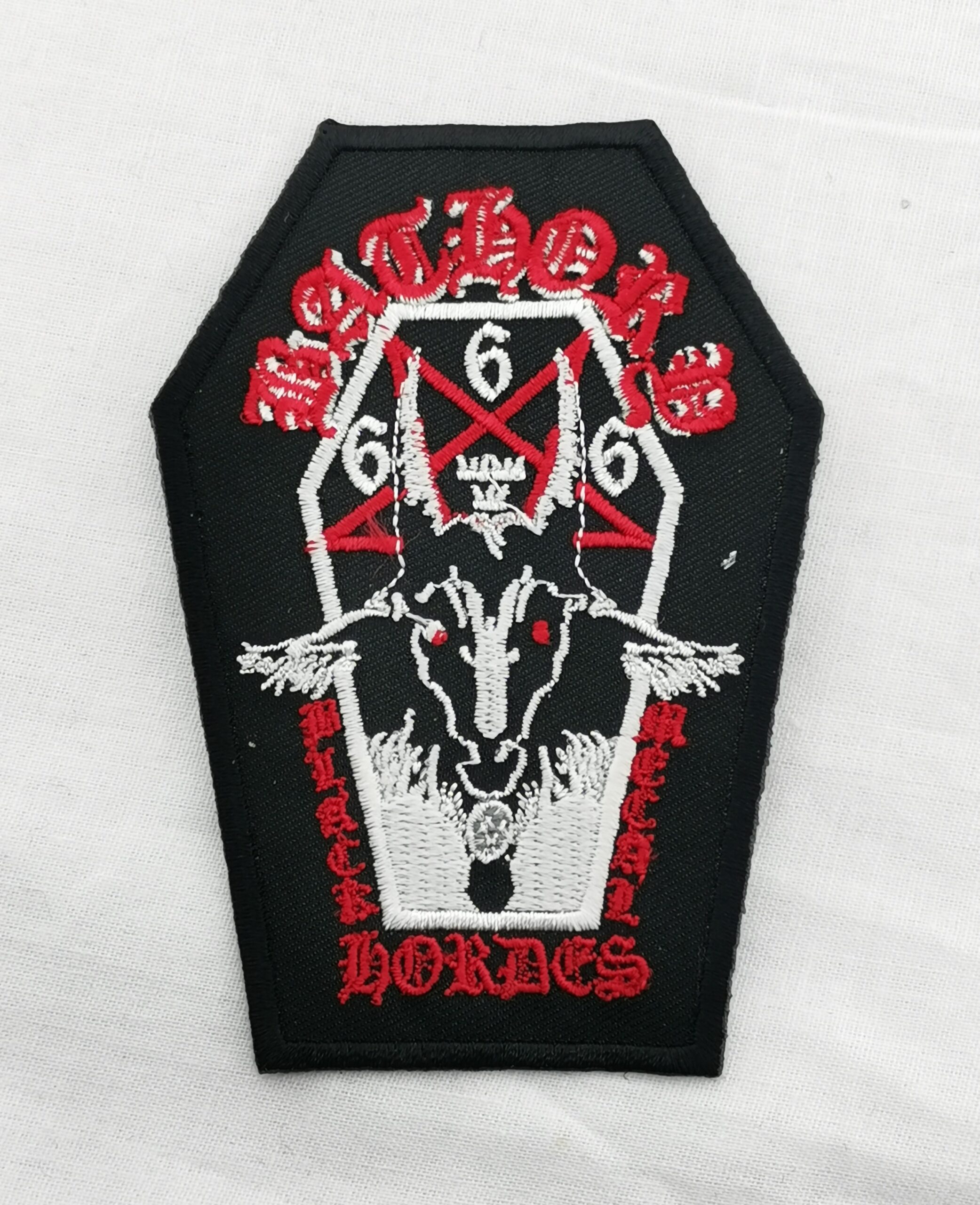 Бродирана нашивка Bathory във формата на ковчег с козя глава и надпис Black Metal Hordes