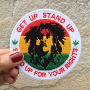 Кръгла нашивка на Боб Марли Get Up Stand Up с червено, жълто и зелено.
