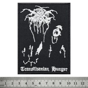 Бродирана нашивка на Darkthrone с дизайн от албума Transilvanian Hunger и бяло лого.